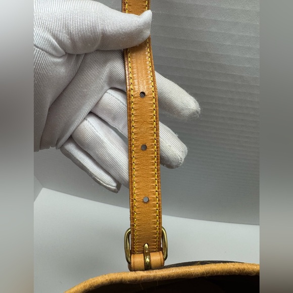 100% Authentic Louis Vuitton Monogram GM Bucket bag. - Picture 10 of 17